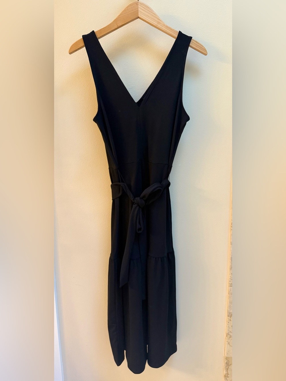 Banana Republic Black Sleeveless V-Neck Midi Dress with Tie Waist - XS - NWT
